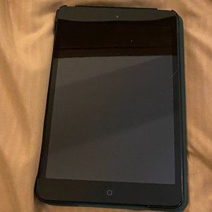 Restored Apple iPad mini  - barely used.  **Added lighting cable **